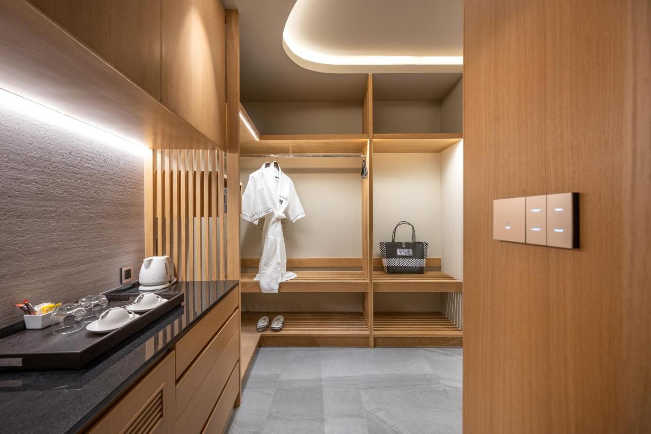 Junior Suite Pool Access Ground Floor Twin
